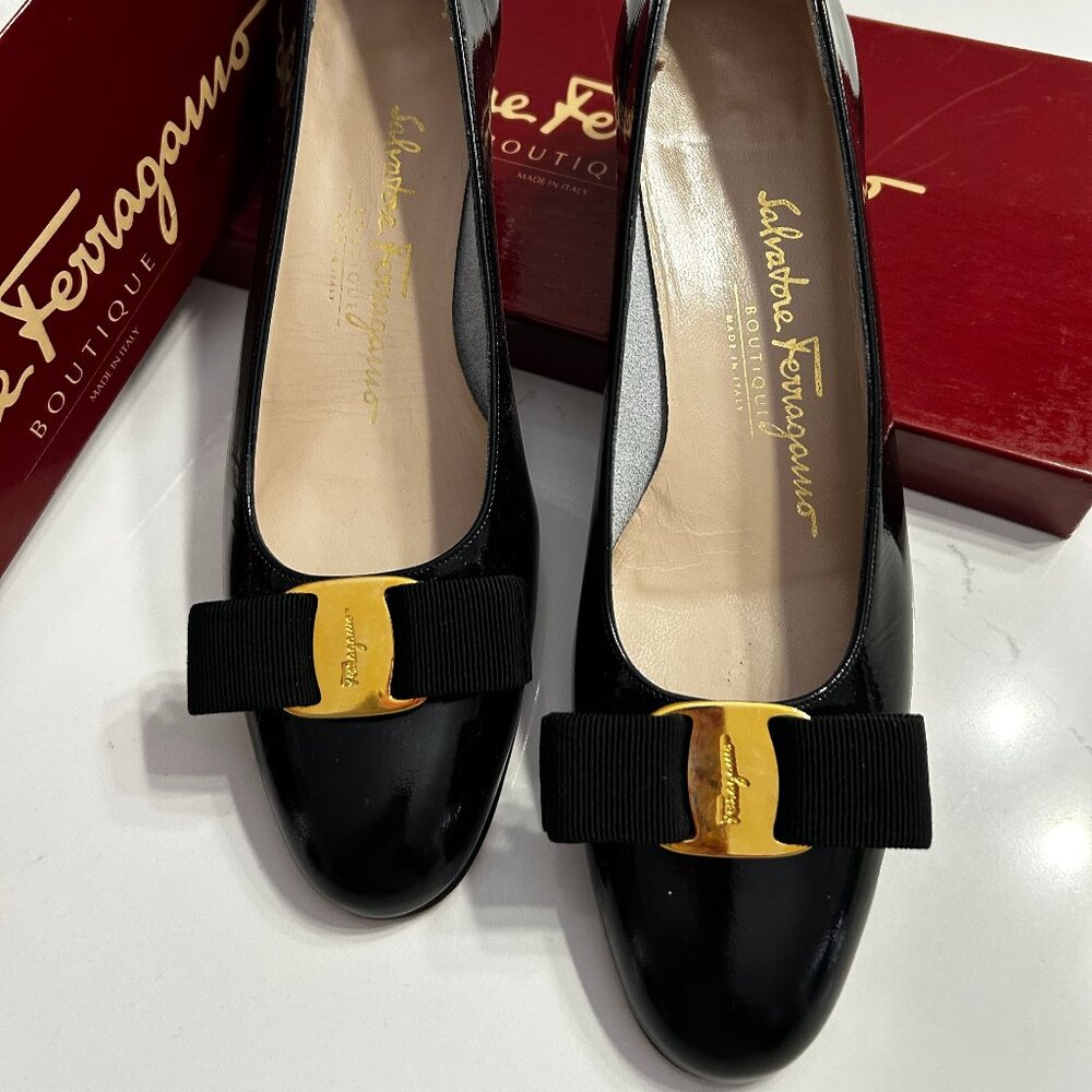 Salvatore Ferragamo Iconic Black Patent Leather Pumps Size 7AAA Very narrow!